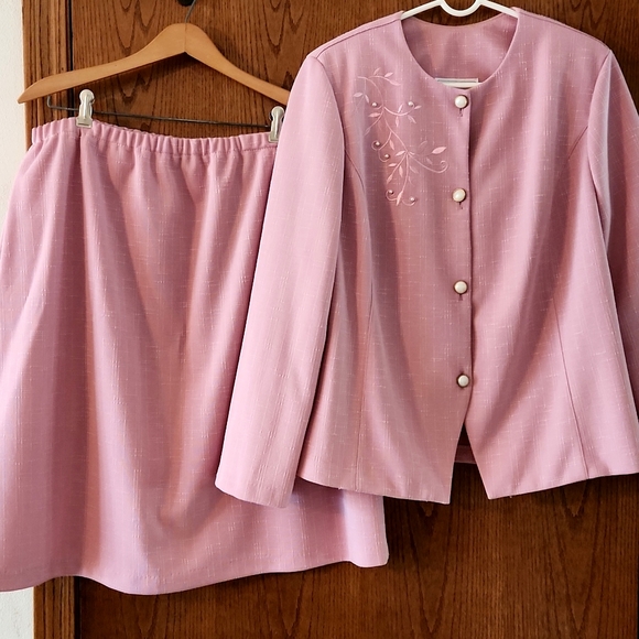 Pablo Collection Dresses & Skirts - Misses vintage beautiful Pablo Collection soft pink 2-piece set - appr size 18